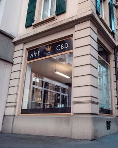 La devanture de la boutique Aïfé CBD